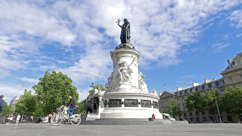כיכר הרפובליקה בפריז ופסלה של מריאן
