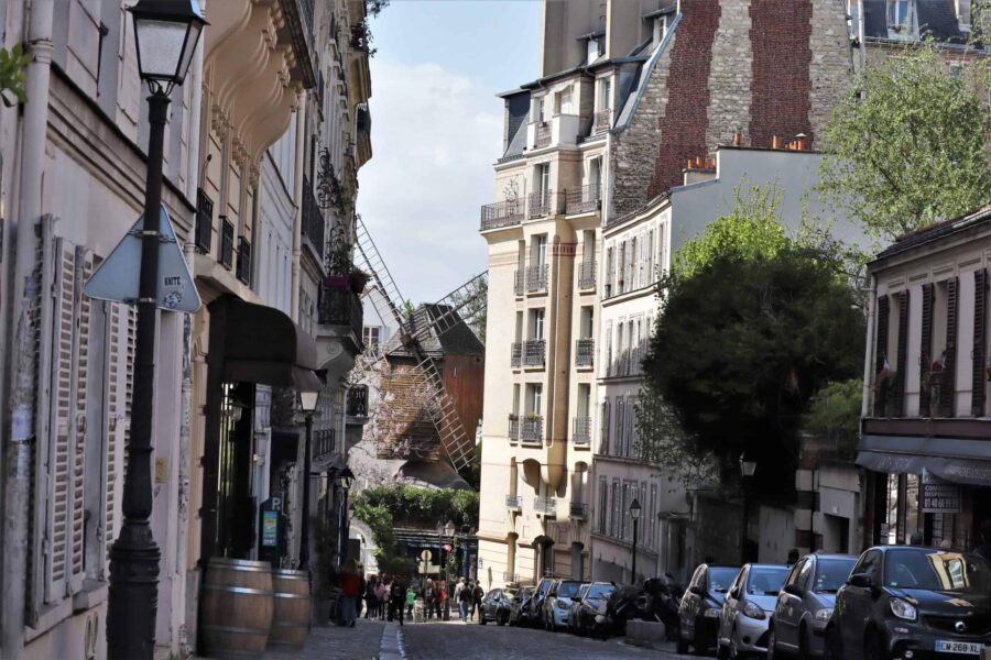 ההיסטוריה הנפלאה של רחוב לפיק במונמארטר פריז