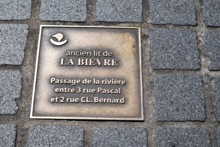 סימן נהר הביבר 3 Rue Pascal פריז צילום: ניר יבלונקה