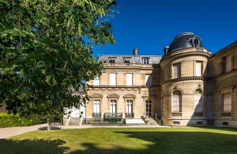 מבט מהחצר על מוזיאון מרמוטאן מונה פריז