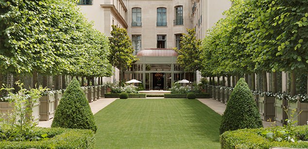הגן המשופץ בחצר מלון ריץ פריז צילום: אתר רשמי