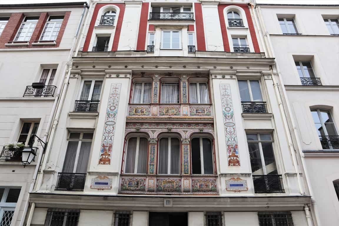 Cité Malesherbes- הרחוב הפרטי עם הבית הצבעוני