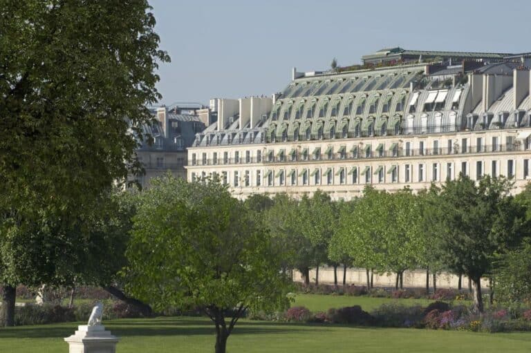 מלונות ארמון, מלונות ארמון בפריז: ללון כמו מלכים בעיר האורות