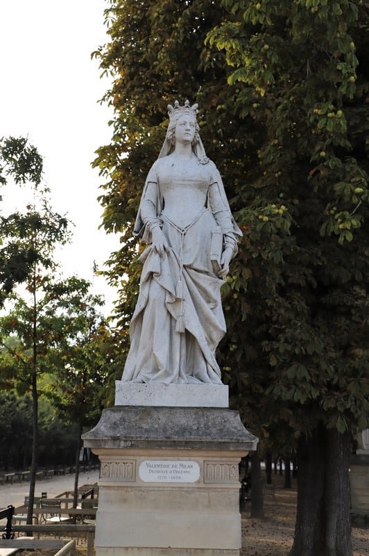 פסלי המלכות- ולנטין ממילאן מאת ויקטור הוגאנין צילום: ניר יבלונקה