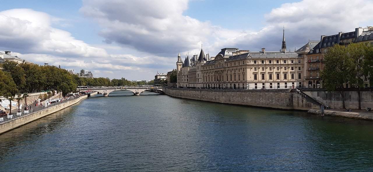 הקונסיירז'רי פריז- הארמון שהפך לבית כלא ידוע לשמצה