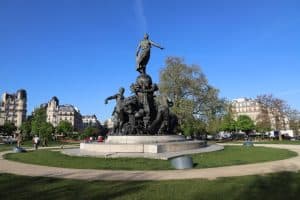 כיכר נסיון בפריז ופסלו של דאלו Place de la Nation צילום: ניר יבלונקה