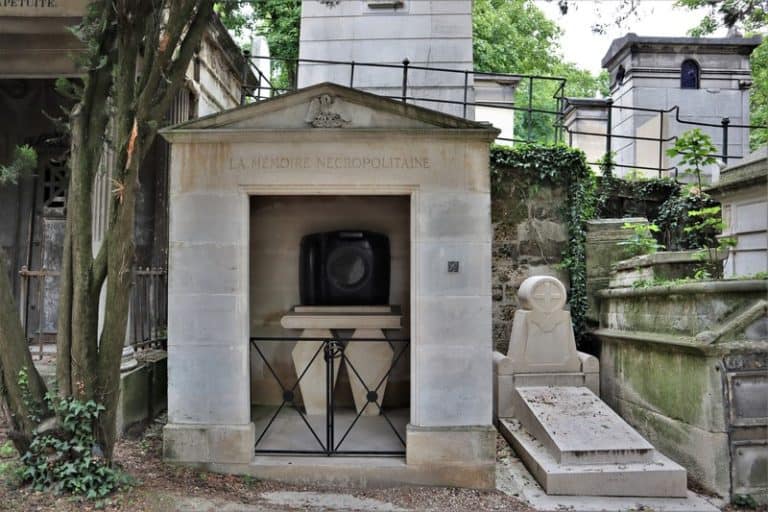 סיפורים פר לשז, 12 סיפורים קטנים ומרתקים מבית הקברות פר לשז פריז